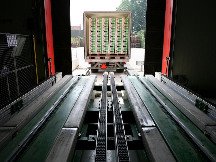 Offloading tracks in warehouse management