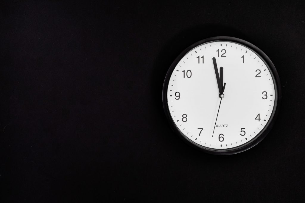 Untuk mengatasi procrastination, memerlukan struktur dan discipline.
